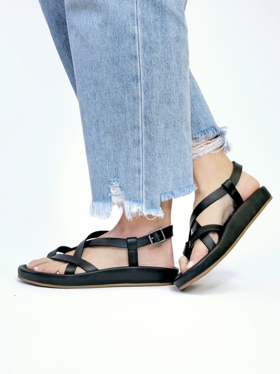 MIA ZURIE LEATHER SANDAL - BLACK