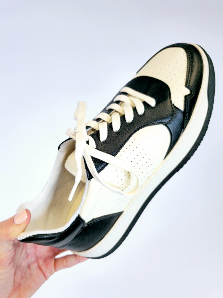 KASS LEATHER SNEAKER - BLACK/WASHED WHITE