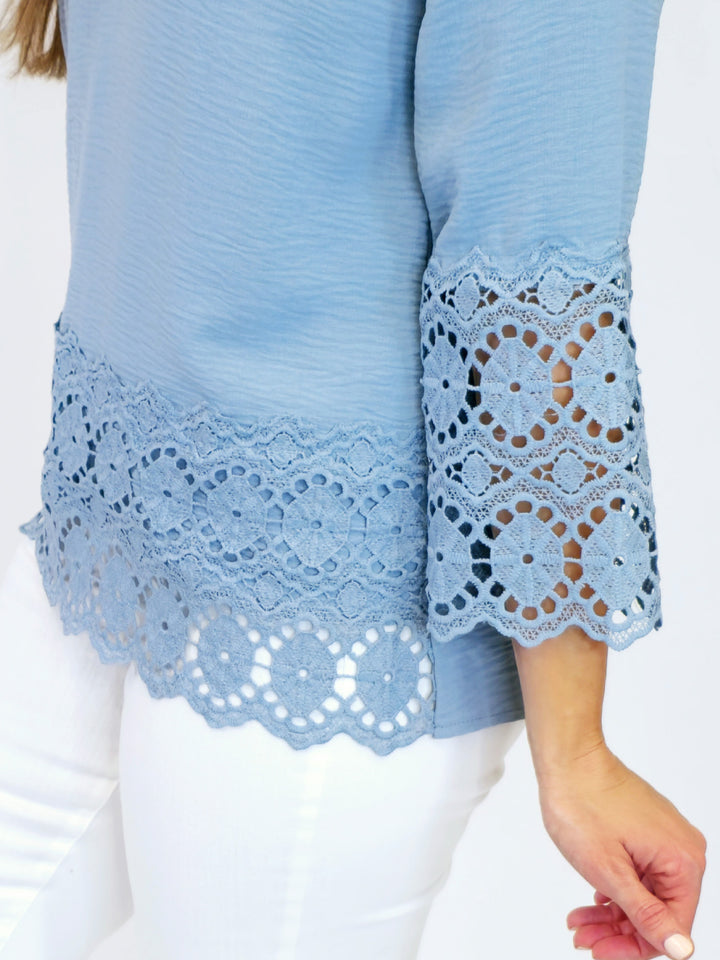 3/4 SLEEVE LACE DETAIL TOP - DUSTY BLUE