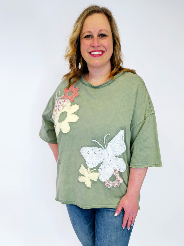 WASHED FLOWER AND BUTTERFLY TOP - GREEN
