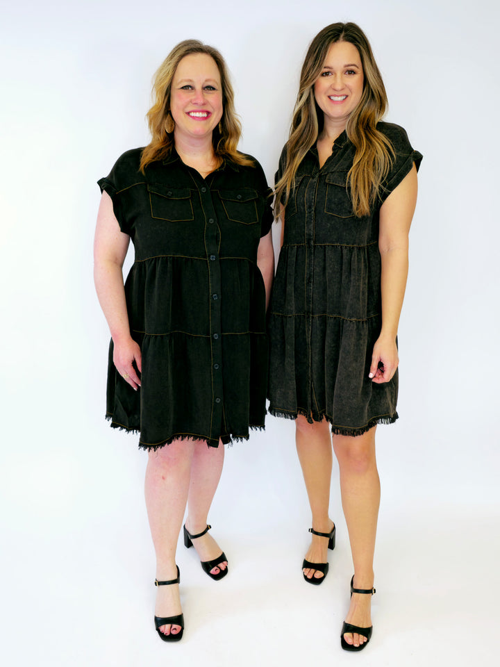 WASHED BUTTON DOWN TIERED DRESS W/ FRAYED HEM - BLACK