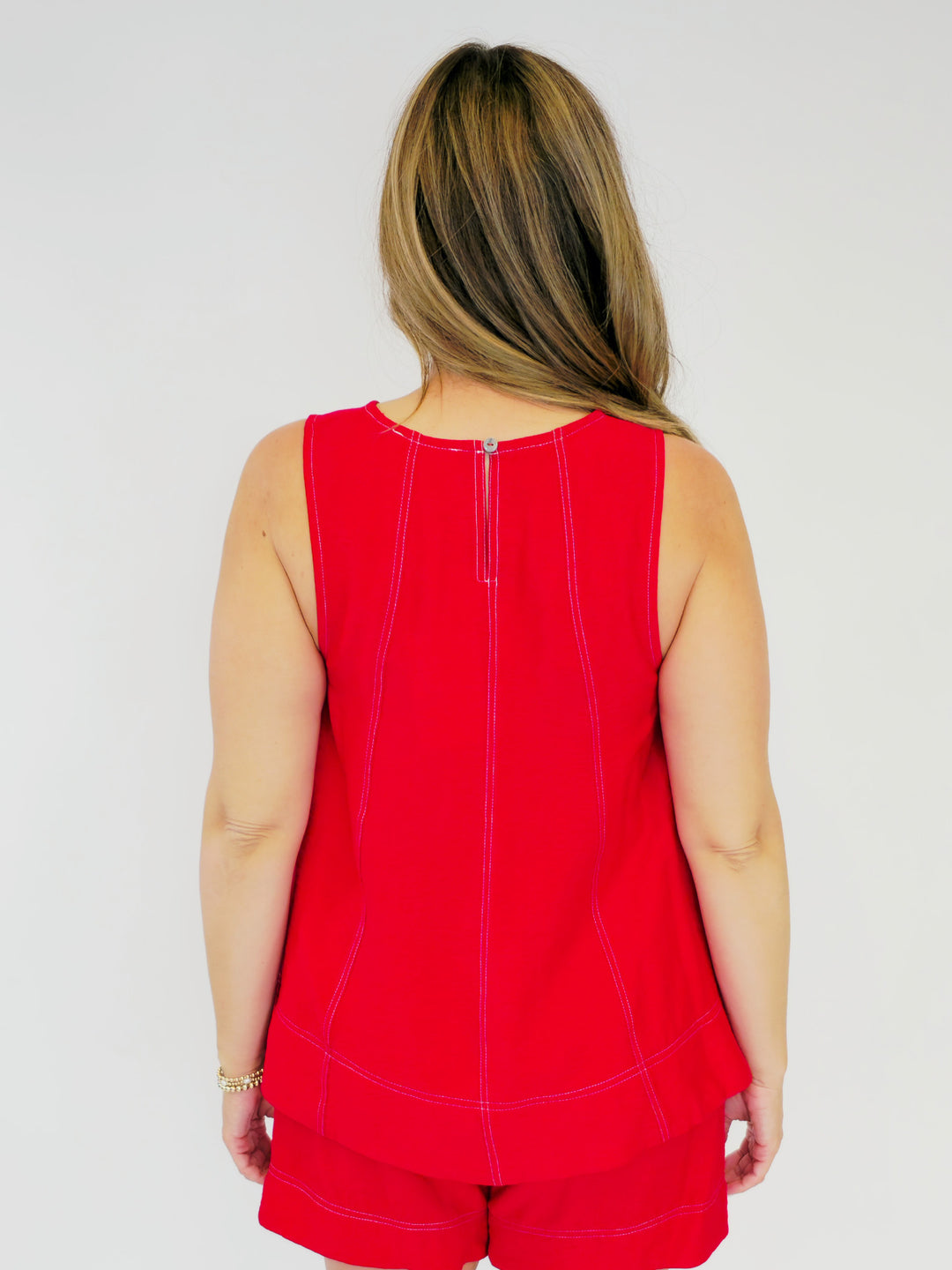 SLEEVELESS EXPOSED STITCHING SOLID TOP - RED