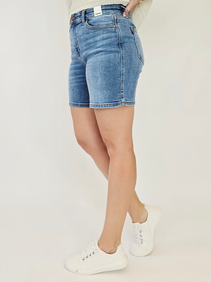 JUDY BLUE 2 BUTTON MID LENGTH DAD SHORTS - MEDIUM - 5.25" INSEAM