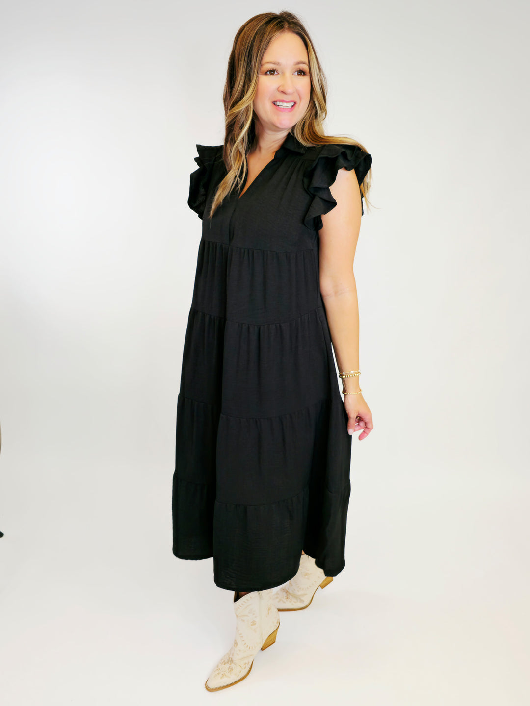 TIERED MIDI DRESS W/RUFFLE SLEEVES - BLACK