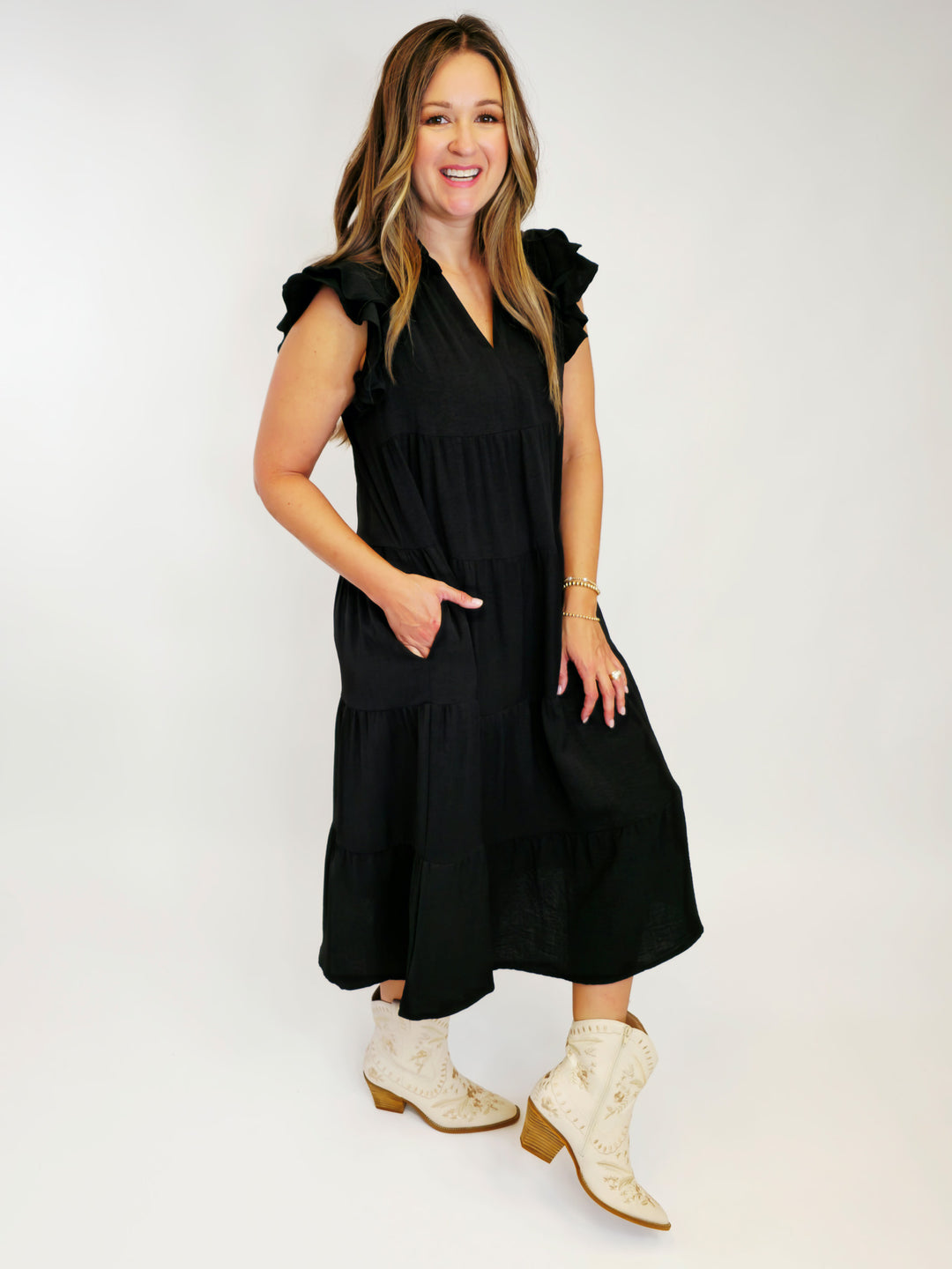 TIERED MIDI DRESS W/RUFFLE SLEEVES - BLACK