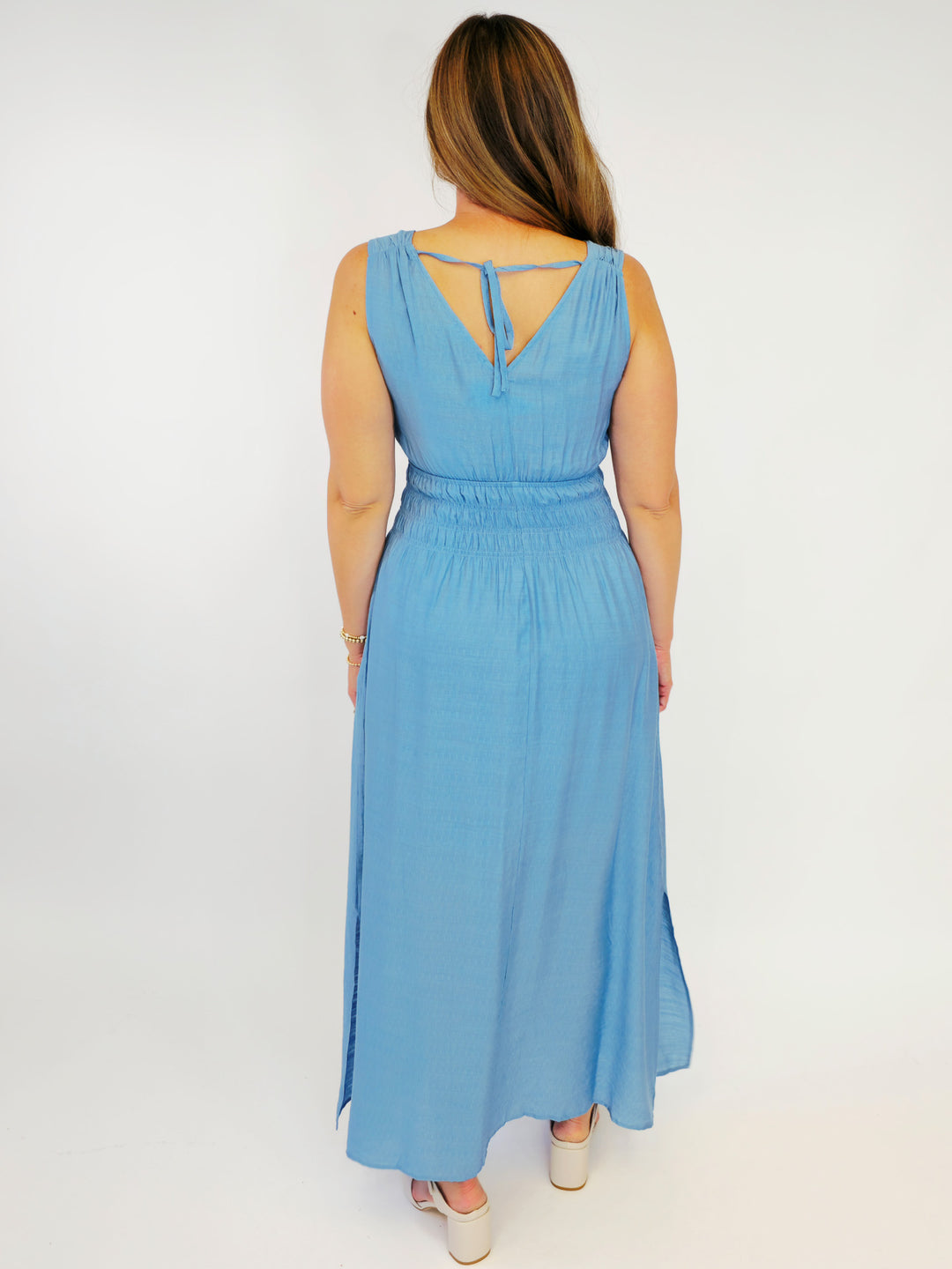SLEEVELESS SOLID MAXI DRESS W/SMOCKED WAIST - BLUE