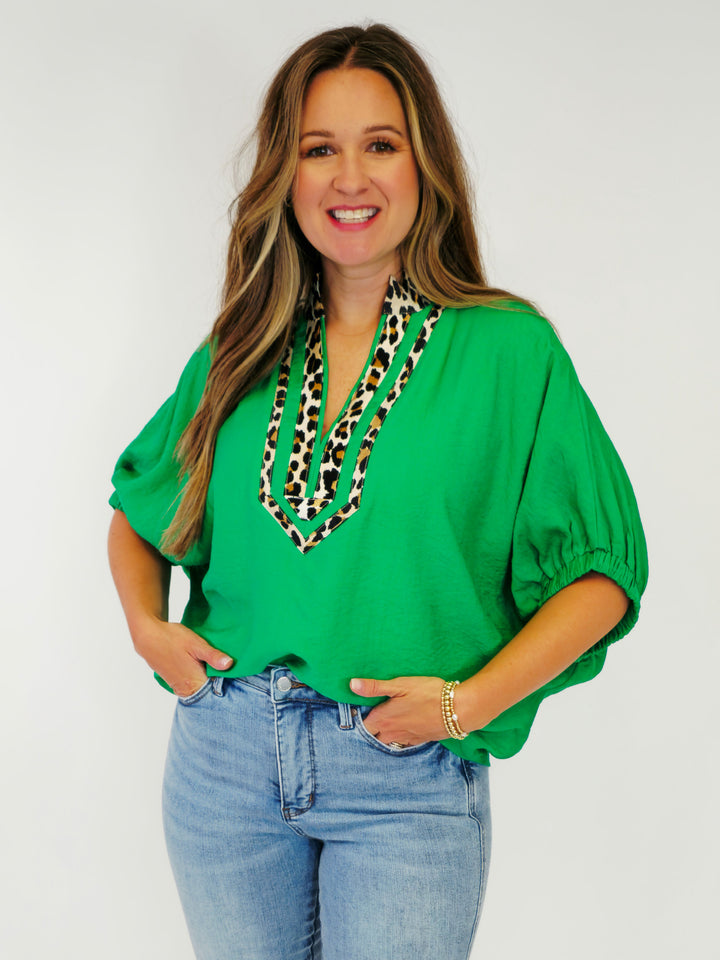 DOLMAN SLEEVE LEOPARD PRINT ACCENT SPLIT NECK TOP - GREEN