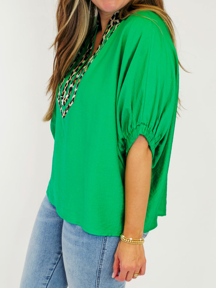 DOLMAN SLEEVE LEOPARD PRINT ACCENT SPLIT NECK TOP - GREEN