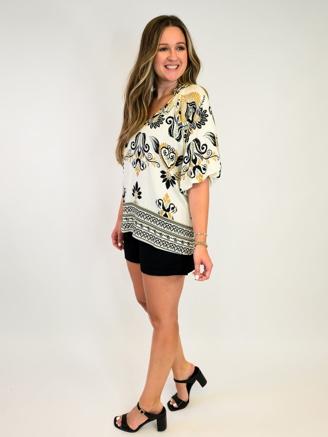 BORDER PRINT BUBBLE SLEEVE SCALLOPED EDGE TOP - BLACK