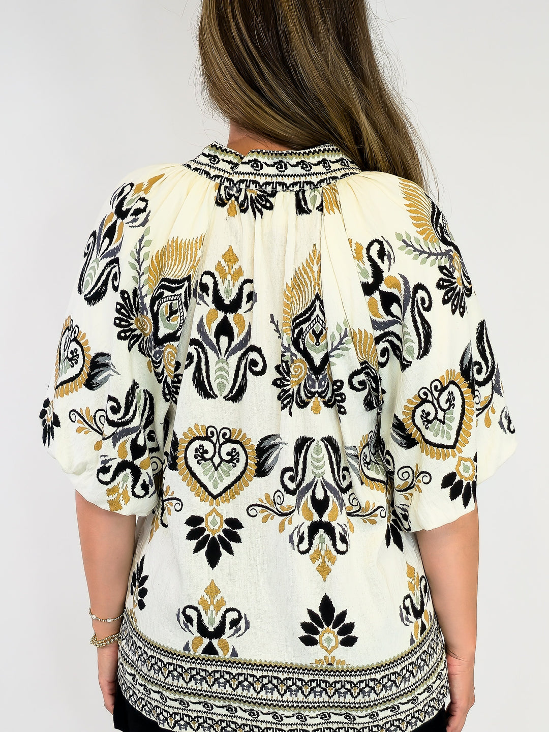 BORDER PRINT BUBBLE SLEEVE SCALLOPED EDGE TOP - BLACK