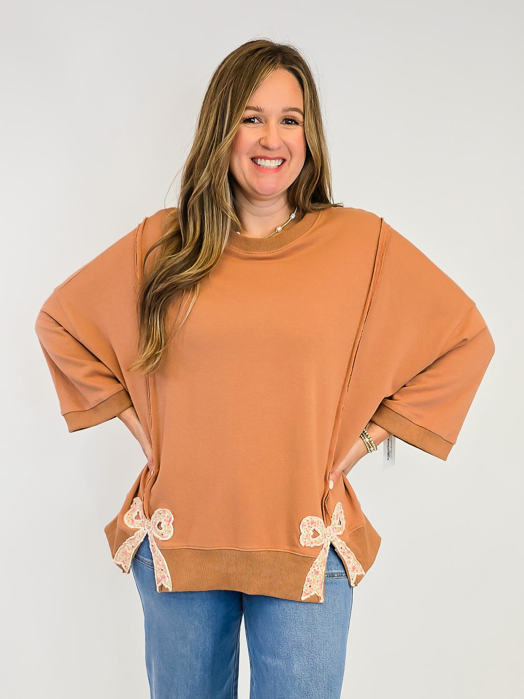 BOW PATCH BOTTOM HEM WASHED TERRY PULLOVER - CAMEL