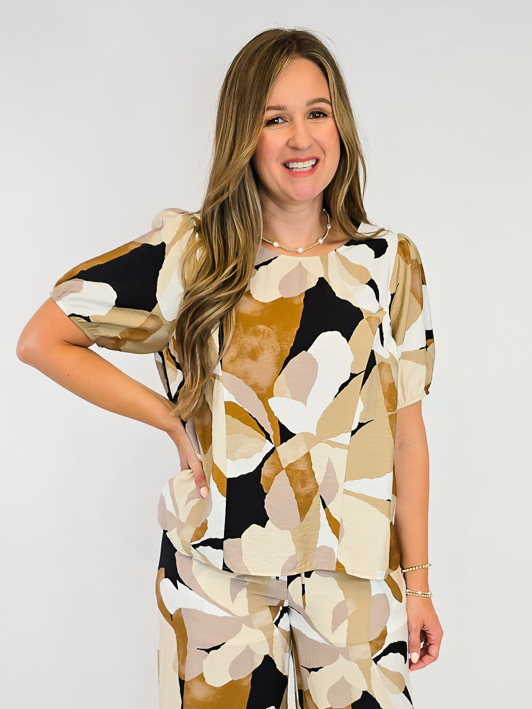ABSTRACT PRINT SHORT SLEEVE TOP - BROWN/BLACK MIX
