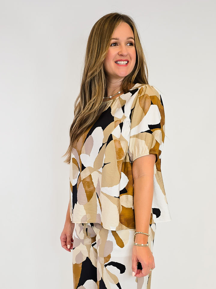 ABSTRACT PRINT SHORT SLEEVE TOP - BROWN/BLACK MIX