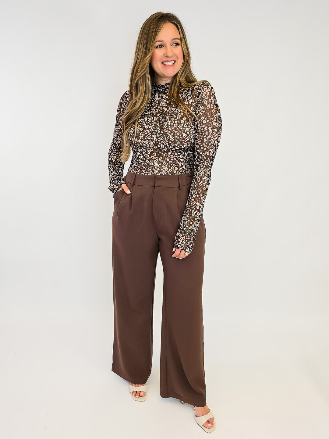 PLEATED WIDE LEG PANTS - MOCHA