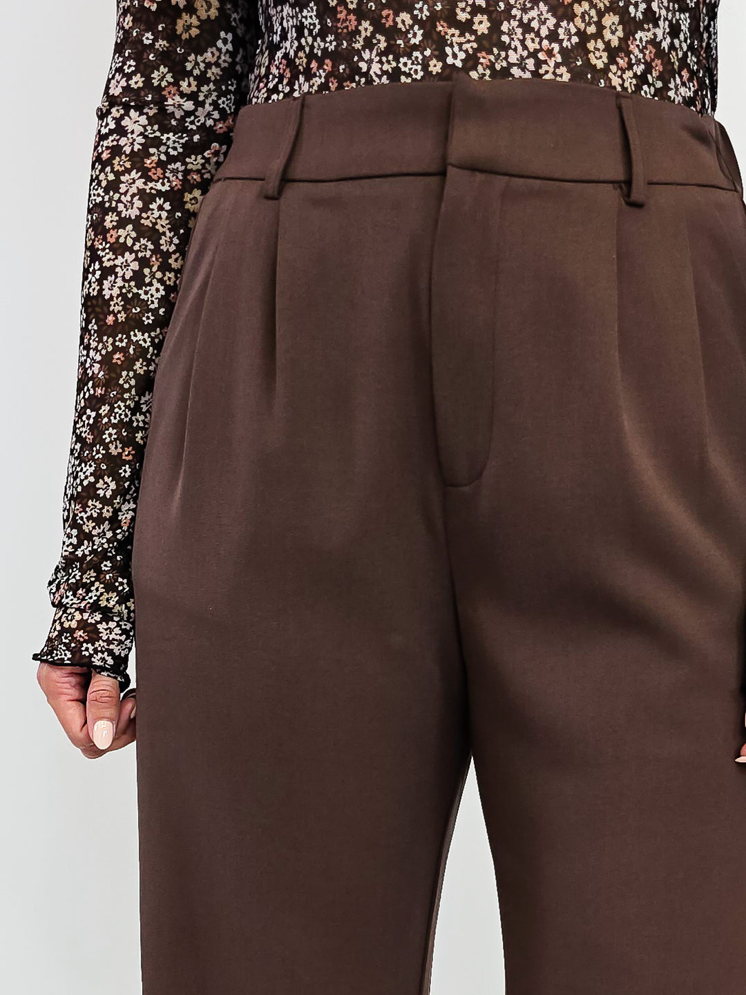 PLEATED WIDE LEG PANTS - MOCHA