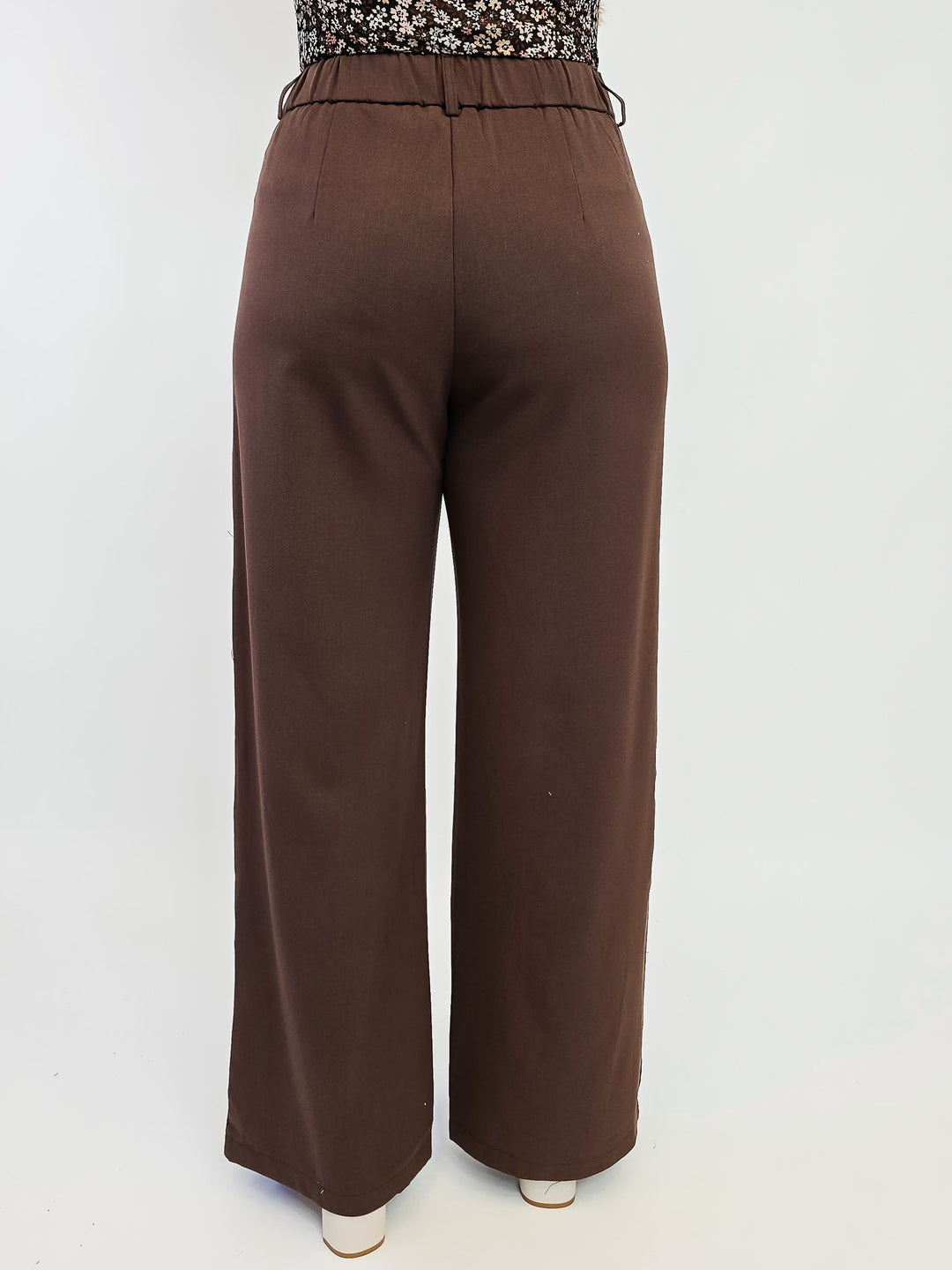PLEATED WIDE LEG PANTS - MOCHA