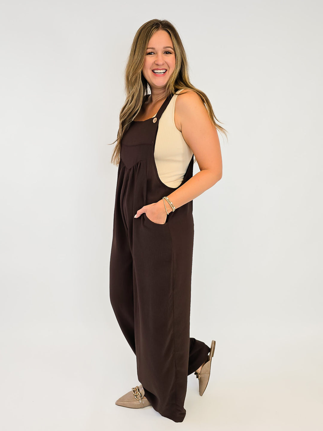 FLOWY POCKET JUMPSUIT W/ BUTTONS - BROWN