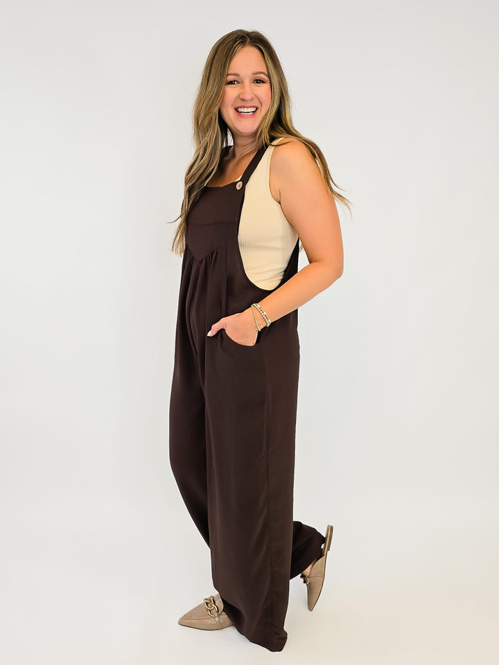 FLOWY POCKET JUMPSUIT W/ BUTTONS - BROWN