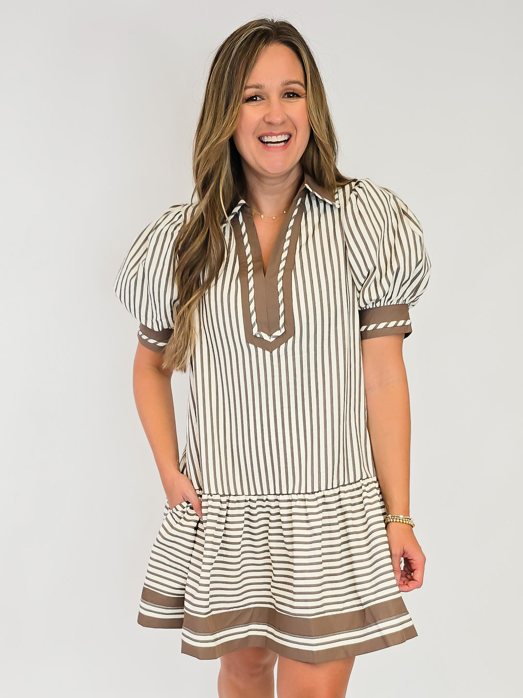 TEXTURED STRIPE SHORT DRESS W/CONTRAST COLLAR - MOCHA MOUSSE