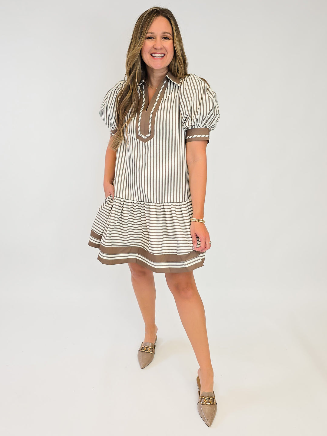 TEXTURED STRIPE SHORT DRESS W/CONTRAST COLLAR - MOCHA MOUSSE