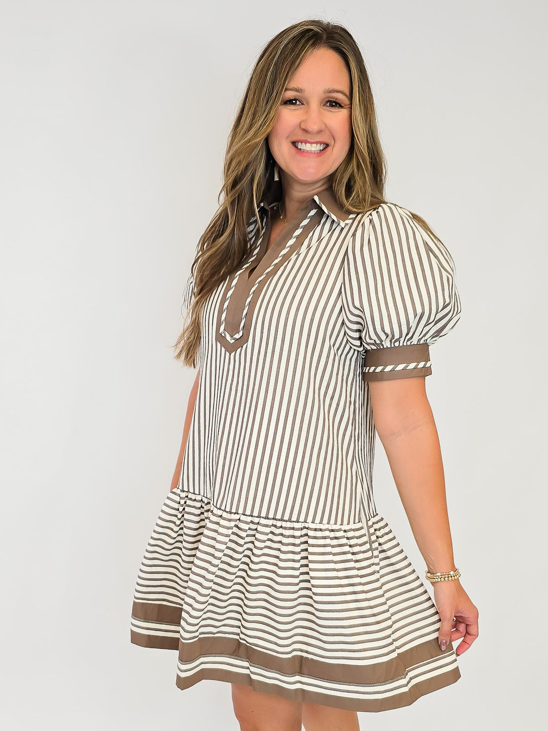 TEXTURED STRIPE SHORT DRESS W/CONTRAST COLLAR - MOCHA MOUSSE