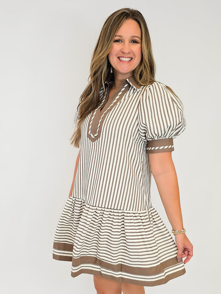 TEXTURED STRIPE SHORT DRESS W/CONTRAST COLLAR - MOCHA MOUSSE