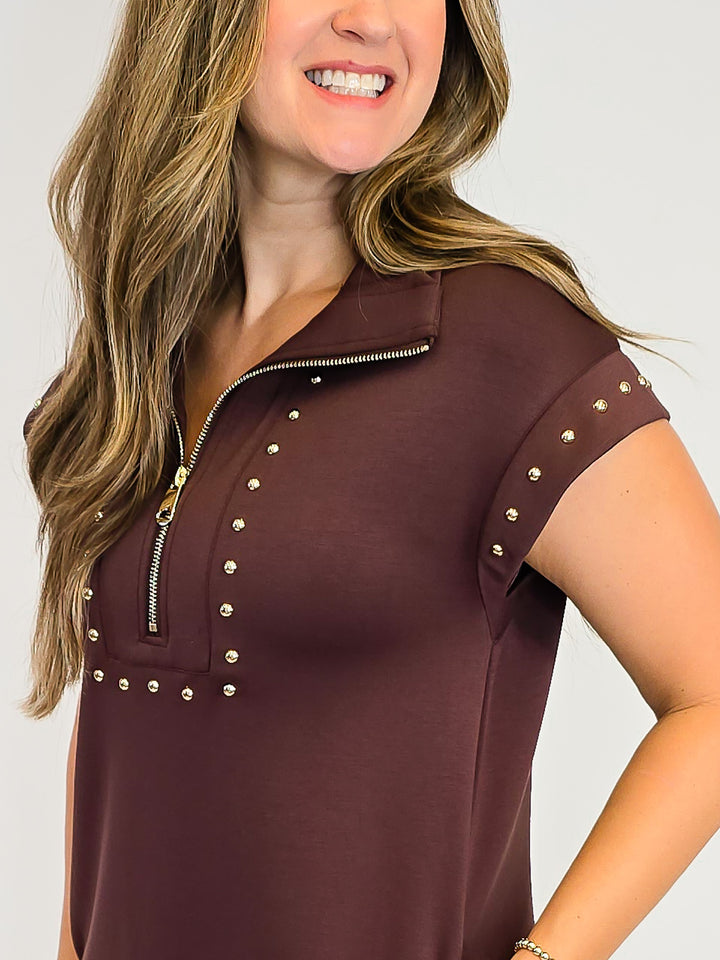 SCUBA SHORT DRESS WITH GOLD ACCENT - BROWN