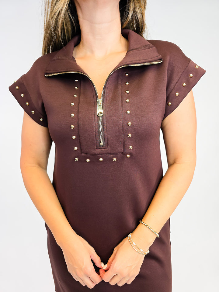 SCUBA SHORT DRESS WITH GOLD ACCENT - BROWN