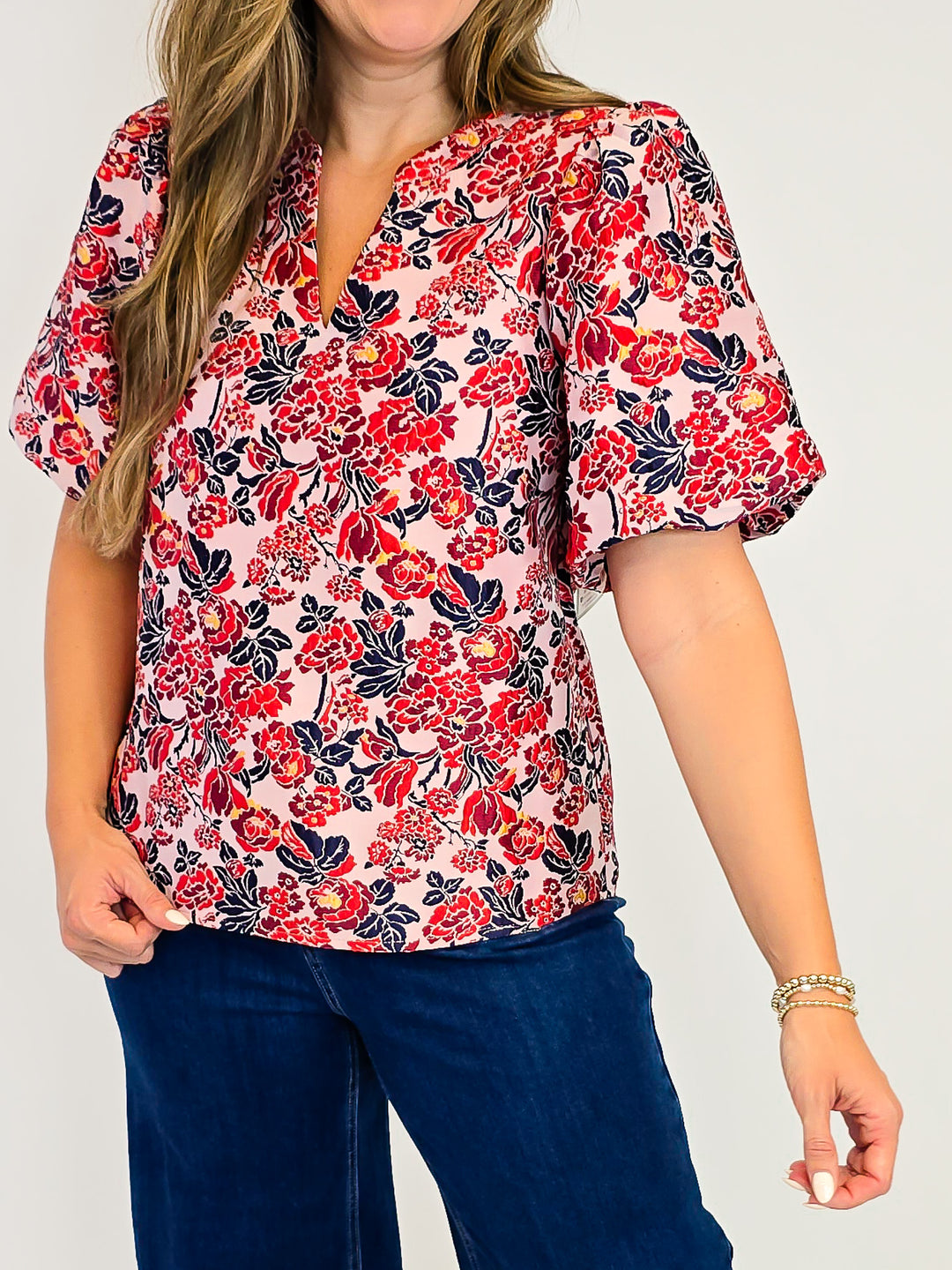 SHORT BUBBLE SLEEVE FLORAL JACQUARD TOP - RED