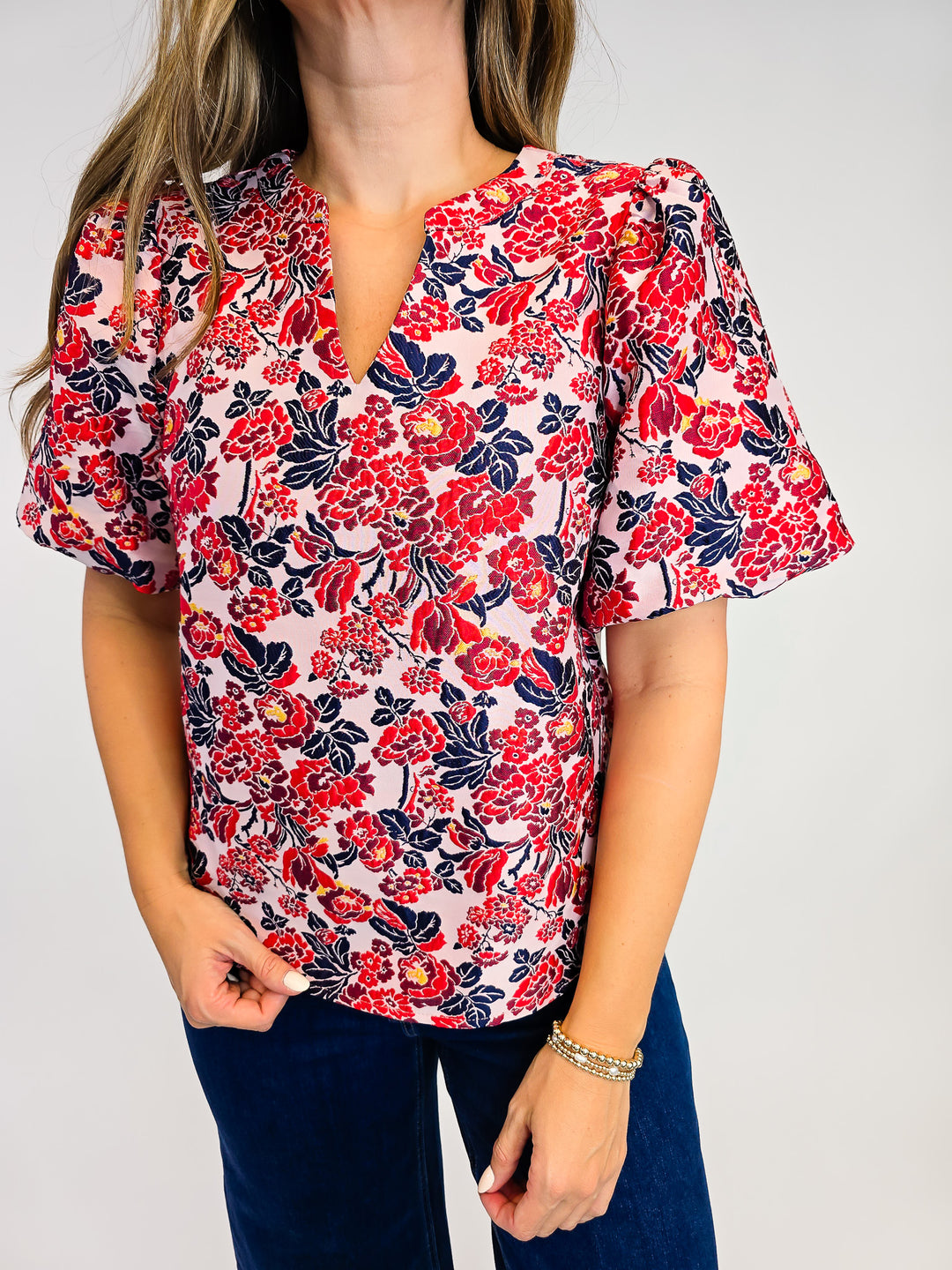 SHORT BUBBLE SLEEVE FLORAL JACQUARD TOP - RED