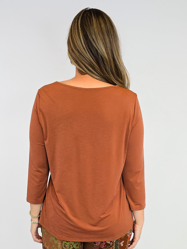 DEAR SCARLETT SOLID V-NECK 3/4 SLEEVE TOP - RUST