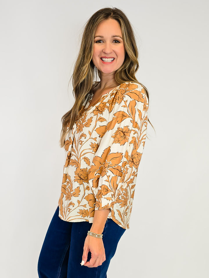 3/4 SLEEVE TWO TONED FLORAL PLEATED TOP - TONE TAUPE