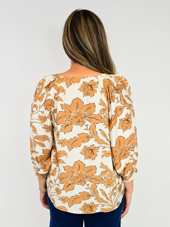 3/4 SLEEVE TWO TONED FLORAL PLEATED TOP - TONE TAUPE