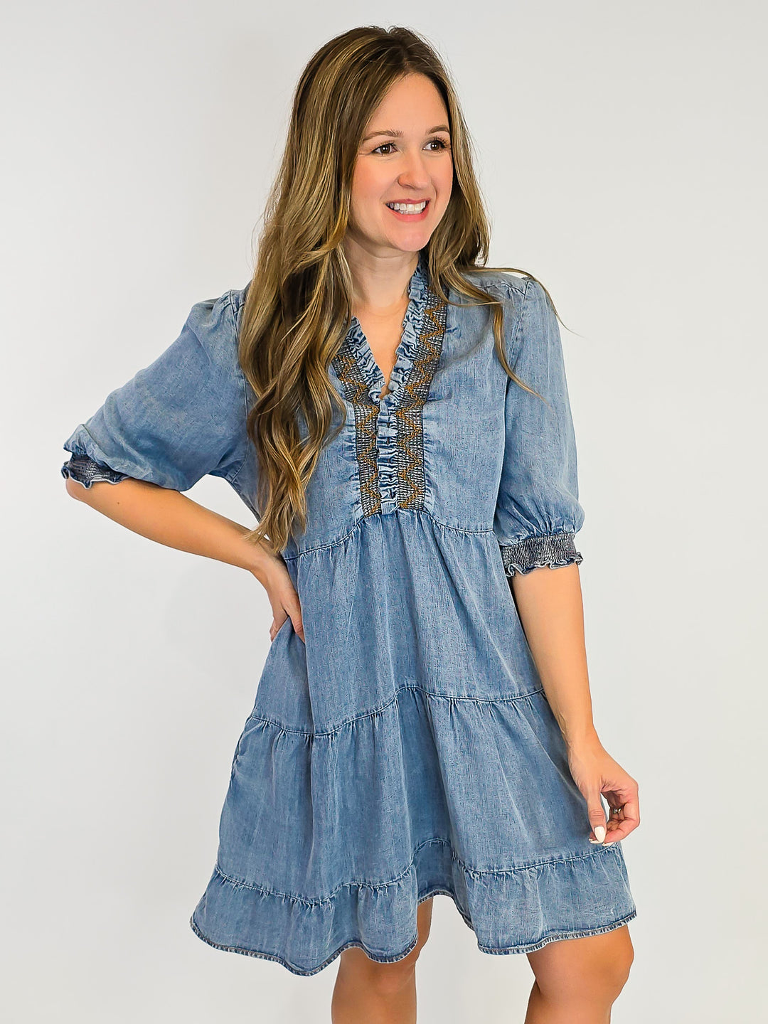 SHORT SLEEVE RUFFLE TIERED DENIM DRESS - WASHED DENIM