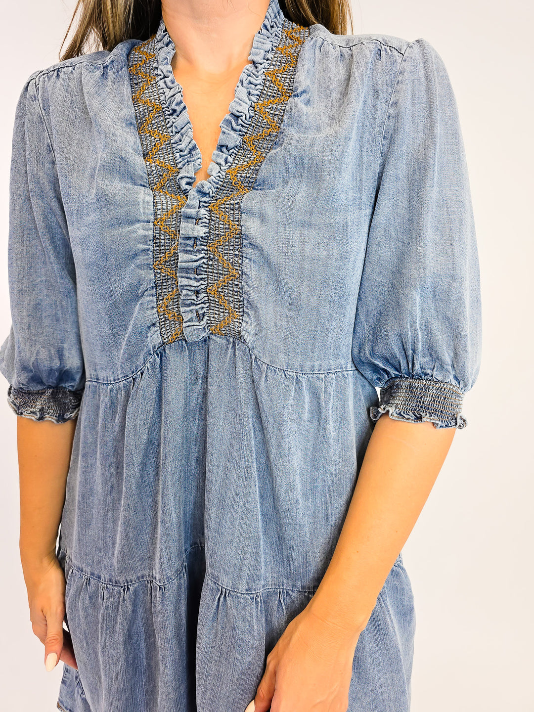 SHORT SLEEVE RUFFLE TIERED DENIM DRESS - WASHED DENIM