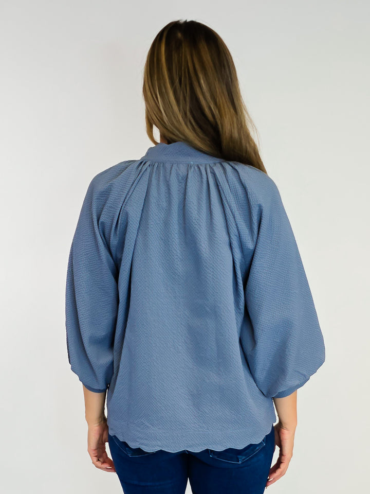 3/4 SLEEVE TEXTURED FABRIC SCALLOPED V-NECK TOP - STEEL BLUE