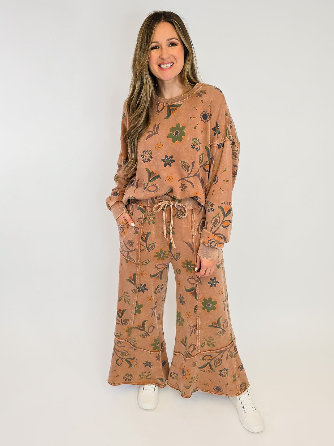 FLORAL PRINT WASHED TERRY PULLOVER - MOCHA MOUSSE