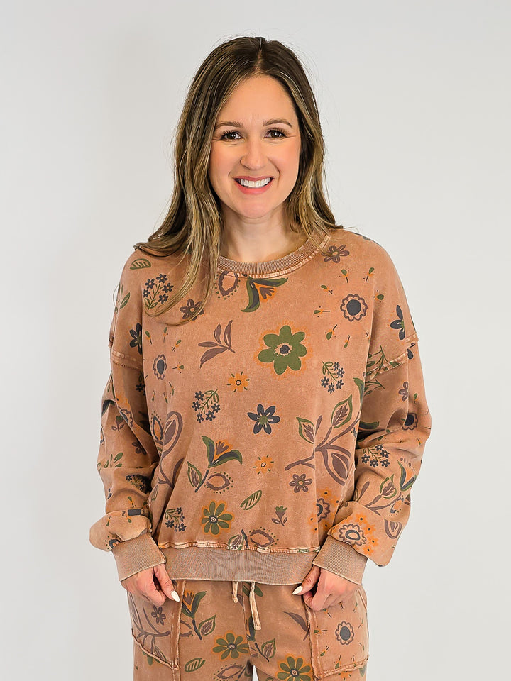 FLORAL PRINT WASHED TERRY PULLOVER - MOCHA MOUSSE