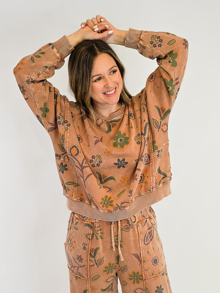 FLORAL PRINT WASHED TERRY PULLOVER - MOCHA MOUSSE