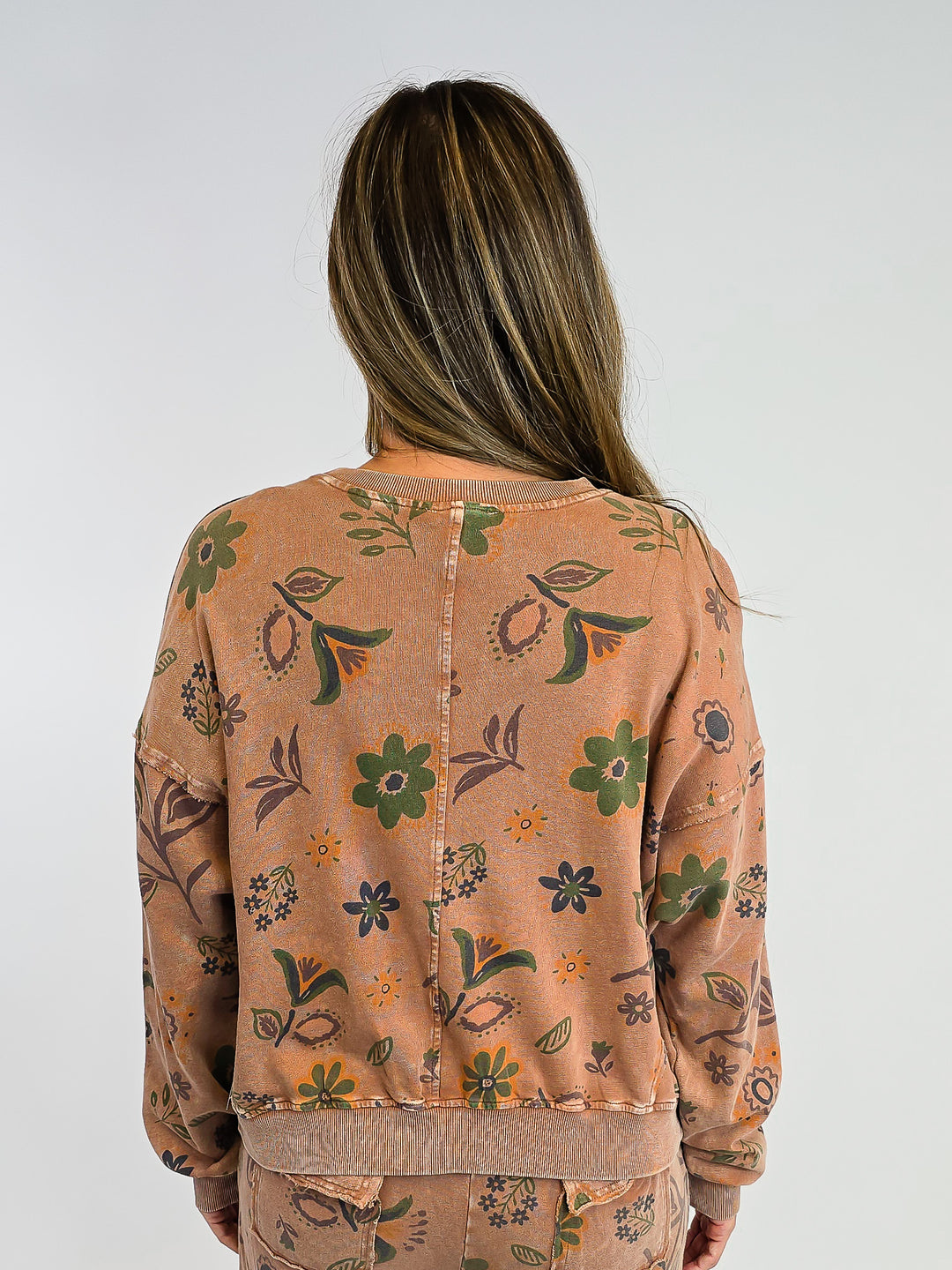 FLORAL PRINT WASHED TERRY PULLOVER - MOCHA MOUSSE