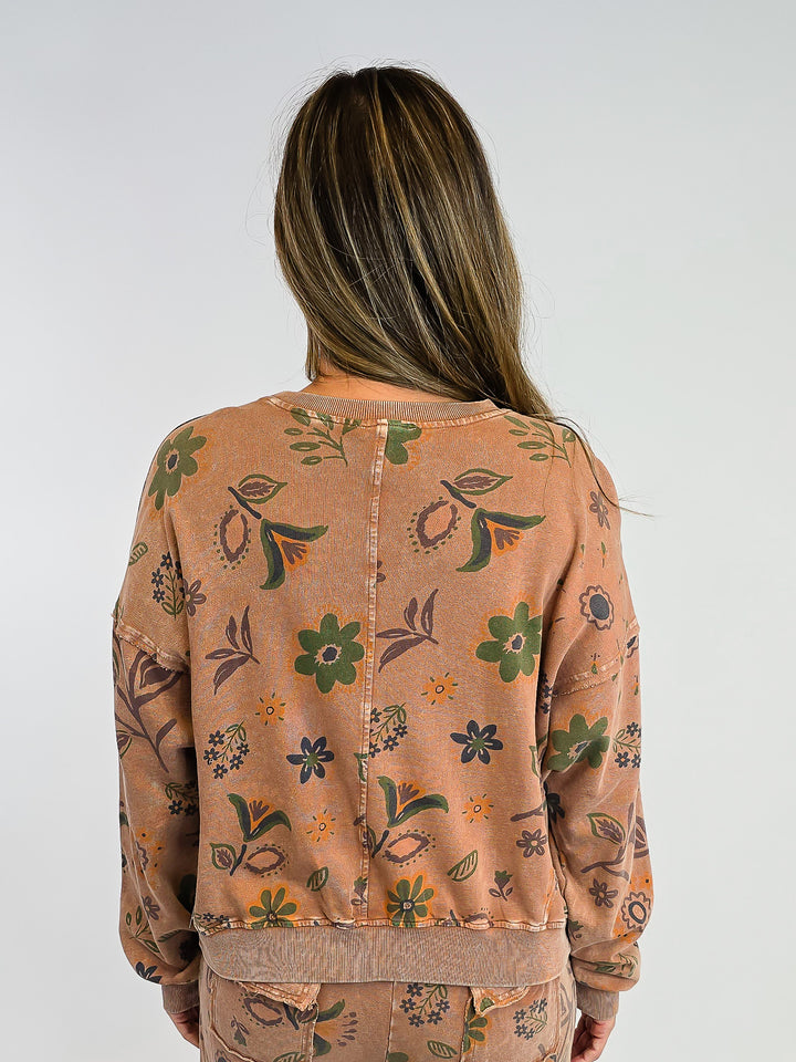 FLORAL PRINT WASHED TERRY PULLOVER - MOCHA MOUSSE
