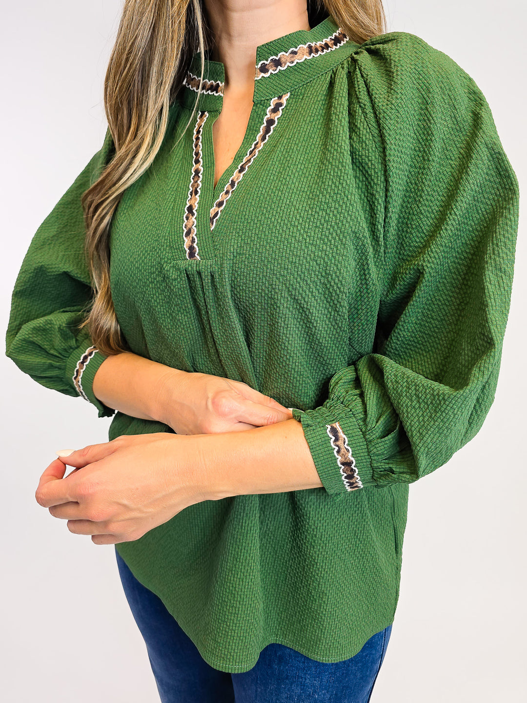 PUFF SLEEVE V-NECK TOP W/LEOPARD TRIM - OLIVE