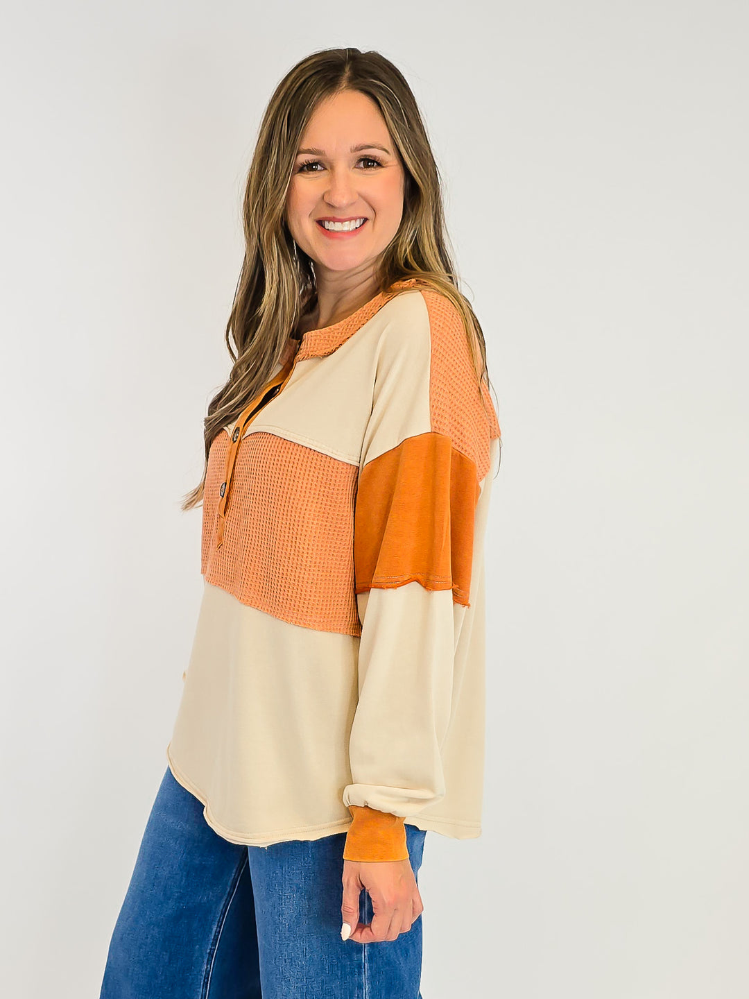LONG SLEEVE COLOR BLOCK MINERAL WASHED TOP - RUST KHAKI