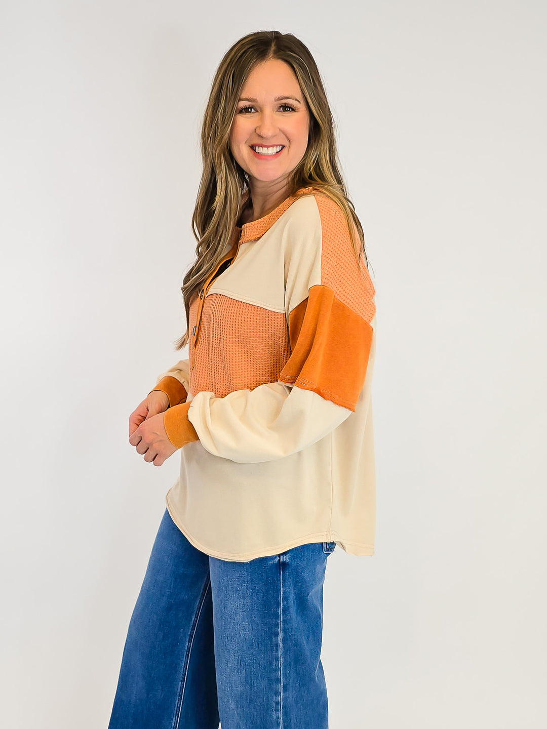 LONG SLEEVE COLOR BLOCK MINERAL WASHED TOP - RUST KHAKI