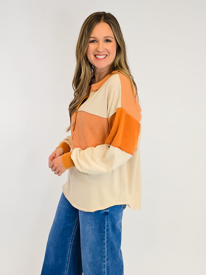 LONG SLEEVE COLOR BLOCK MINERAL WASHED TOP - RUST KHAKI