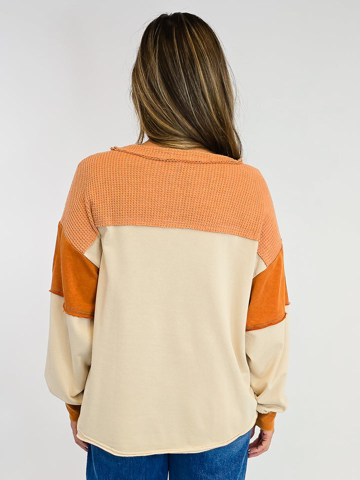 LONG SLEEVE COLOR BLOCK MINERAL WASHED TOP - RUST KHAKI