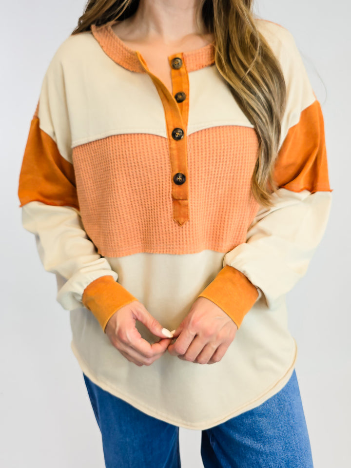 LONG SLEEVE COLOR BLOCK MINERAL WASHED TOP - RUST KHAKI