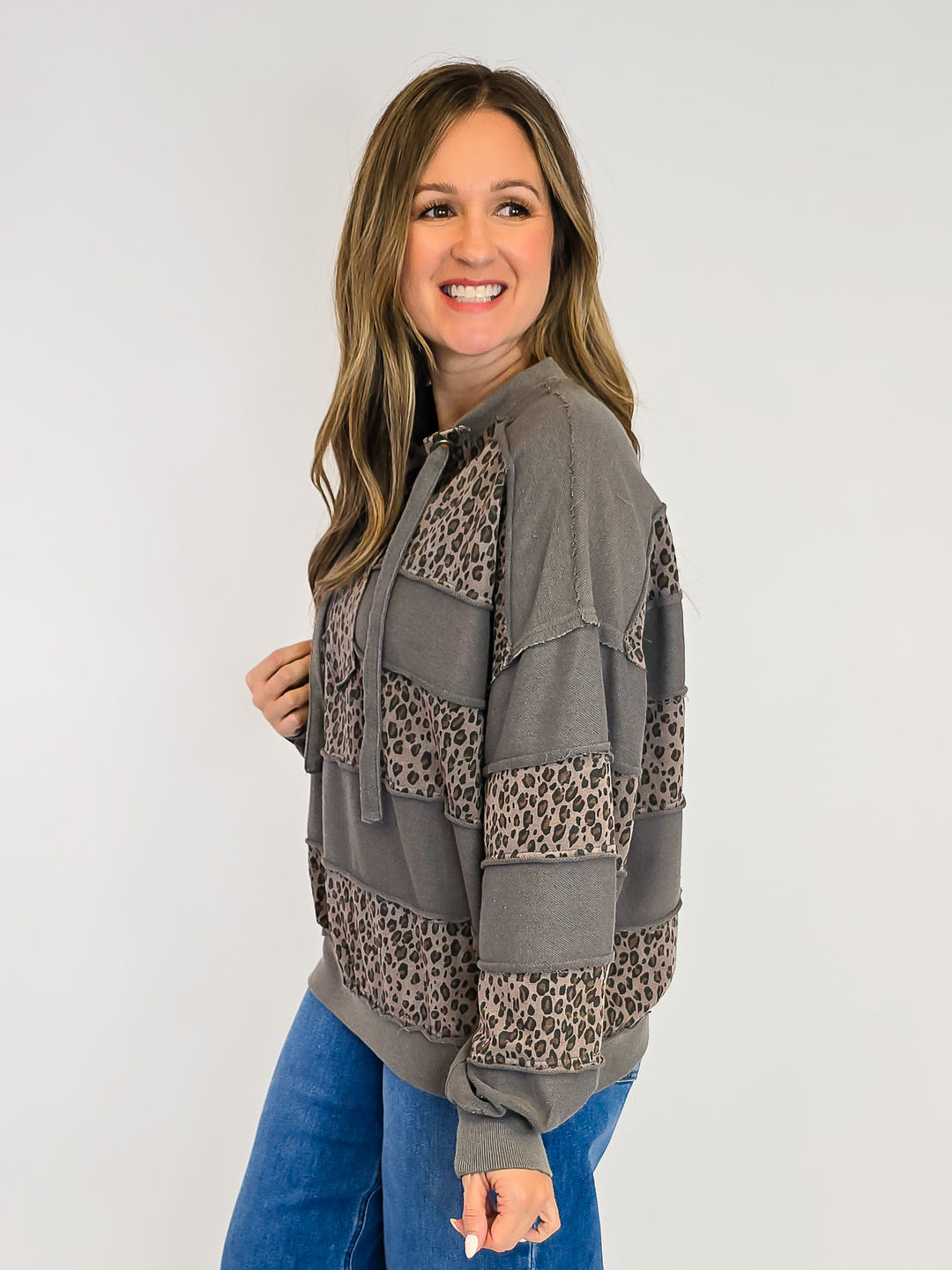 ANIMAL PRINT WASHED TERRY PULLOVER - GREY