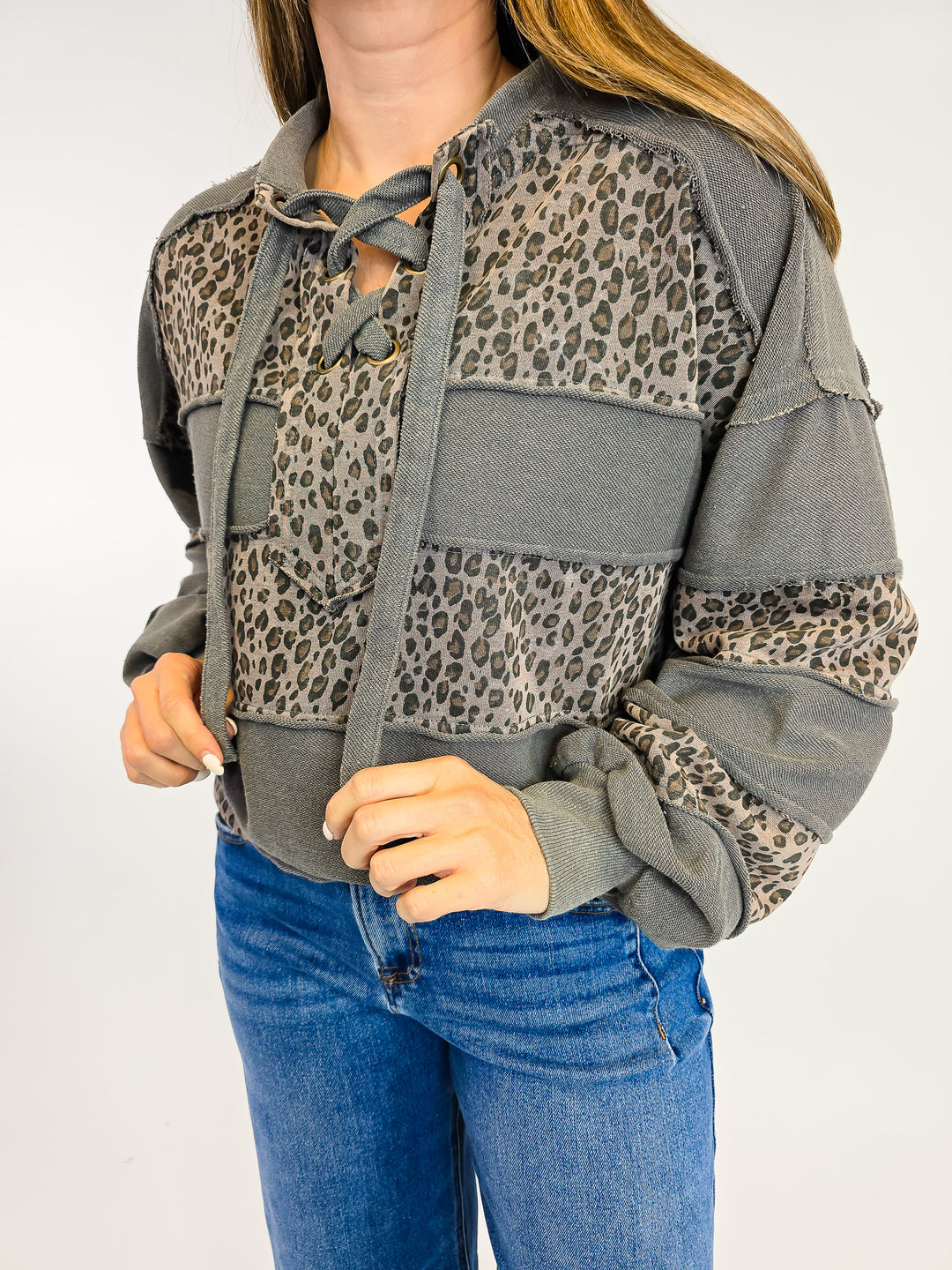 ANIMAL PRINT WASHED TERRY PULLOVER - GREY