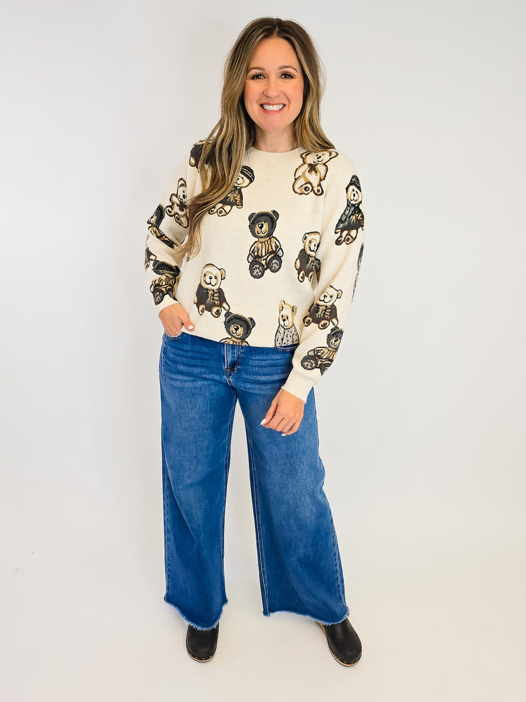 LONG SLEEVE CREW NECK BEAR PRINT SWEATER - ONE SIZE - CREAM